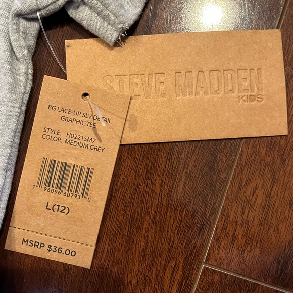 ⭐️NWT - Steve Madden Kids - Graphic Tee with Lace-Up Sleeves - Size L (12) - Picture 5 of 6